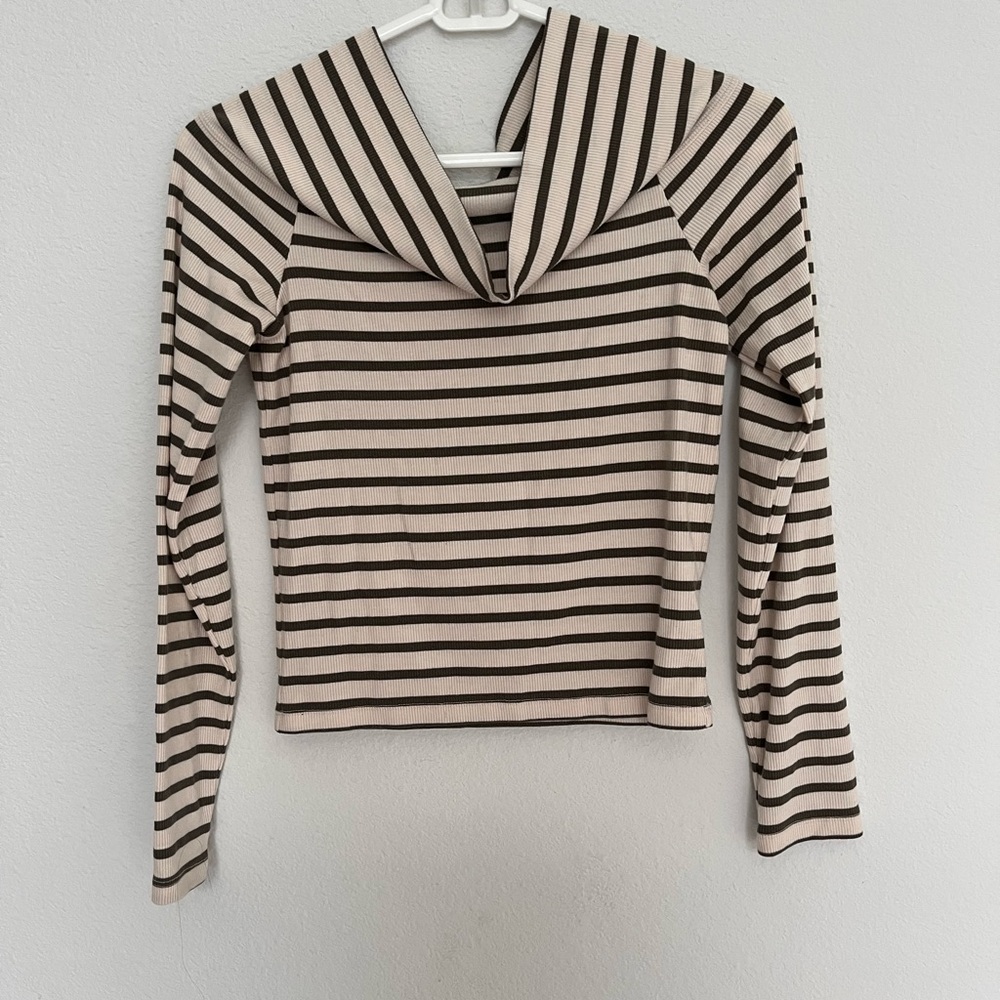 American Eagle Striped Long-Sleeve off shoulder Top - Cream & green shirt